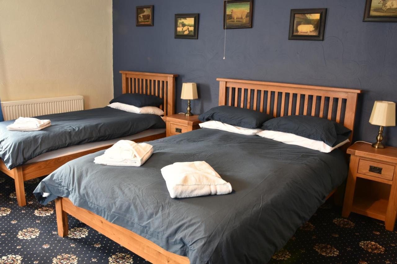 Dinorben Arms Hotel Amlwch Buitenkant foto