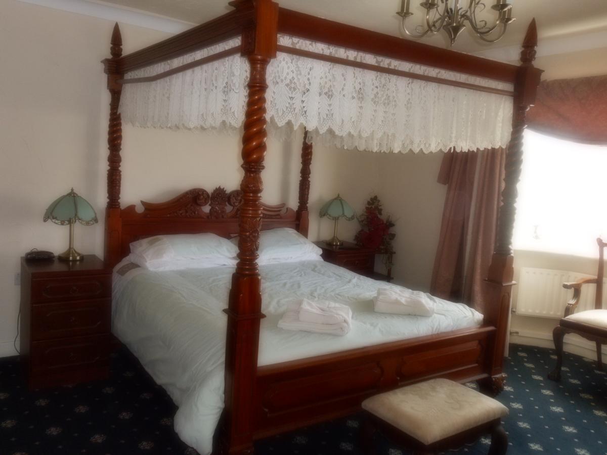 Dinorben Arms Hotel Amlwch Buitenkant foto